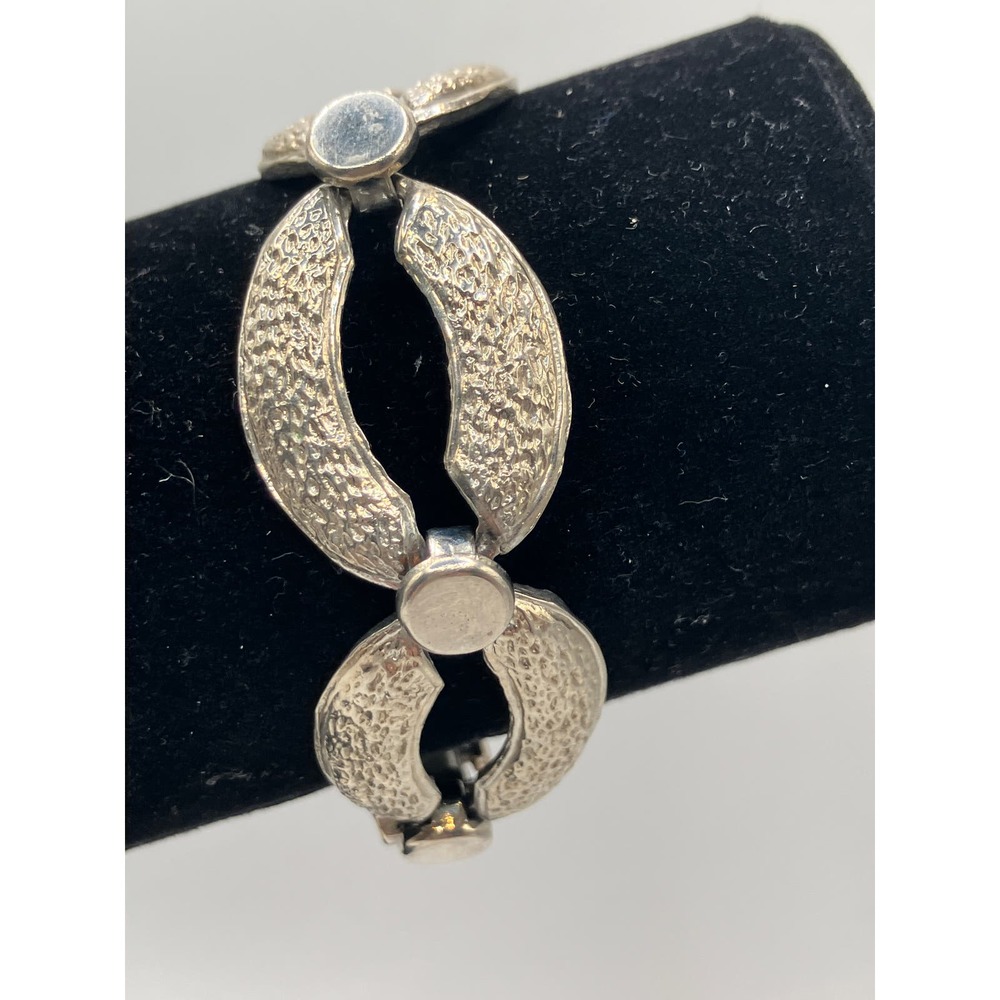 Silver-Tone Textured Modern Style Vintage 7.5 Inch Bracelet!